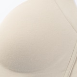 婦人　ノンワイヤー胸の形を整えるブラジャー　プラスサイズ