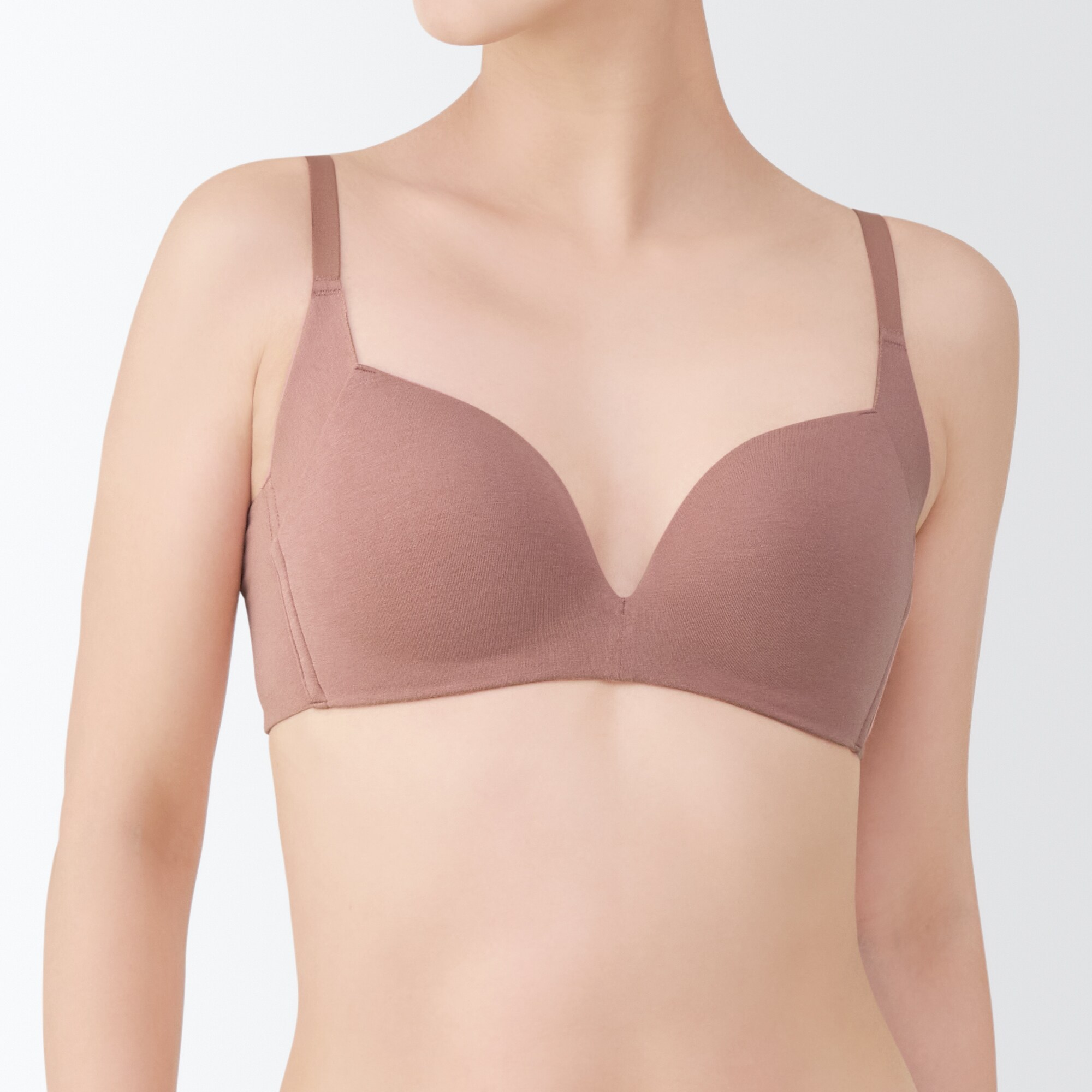 婦人　ノンワイヤー胸の形を整えるブラジャー　プラスサイズ