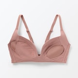 婦人　ノンワイヤー胸の形を整えるブラジャー　プラスサイズ