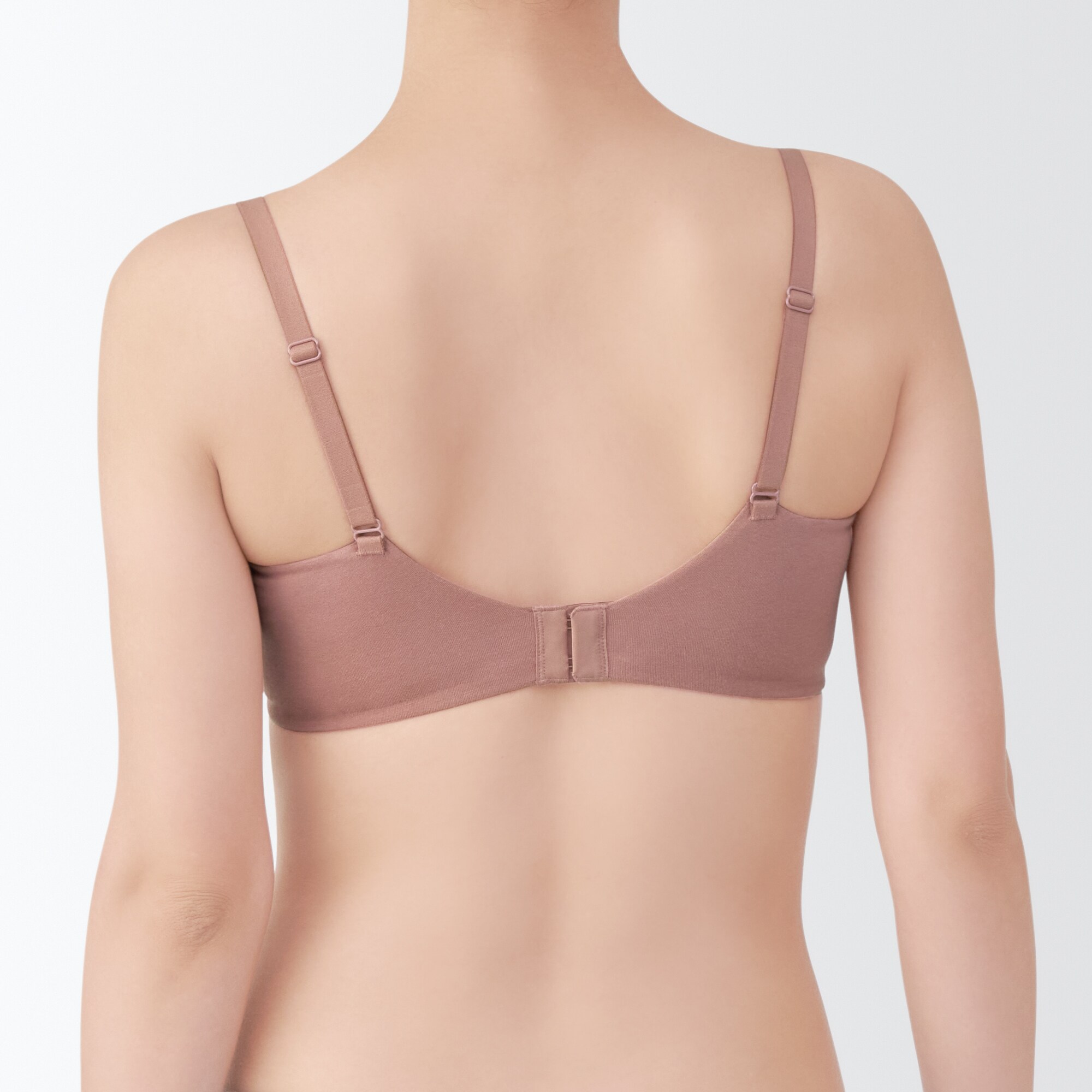 婦人　ノンワイヤー胸の形を整えるブラジャー　プラスサイズ