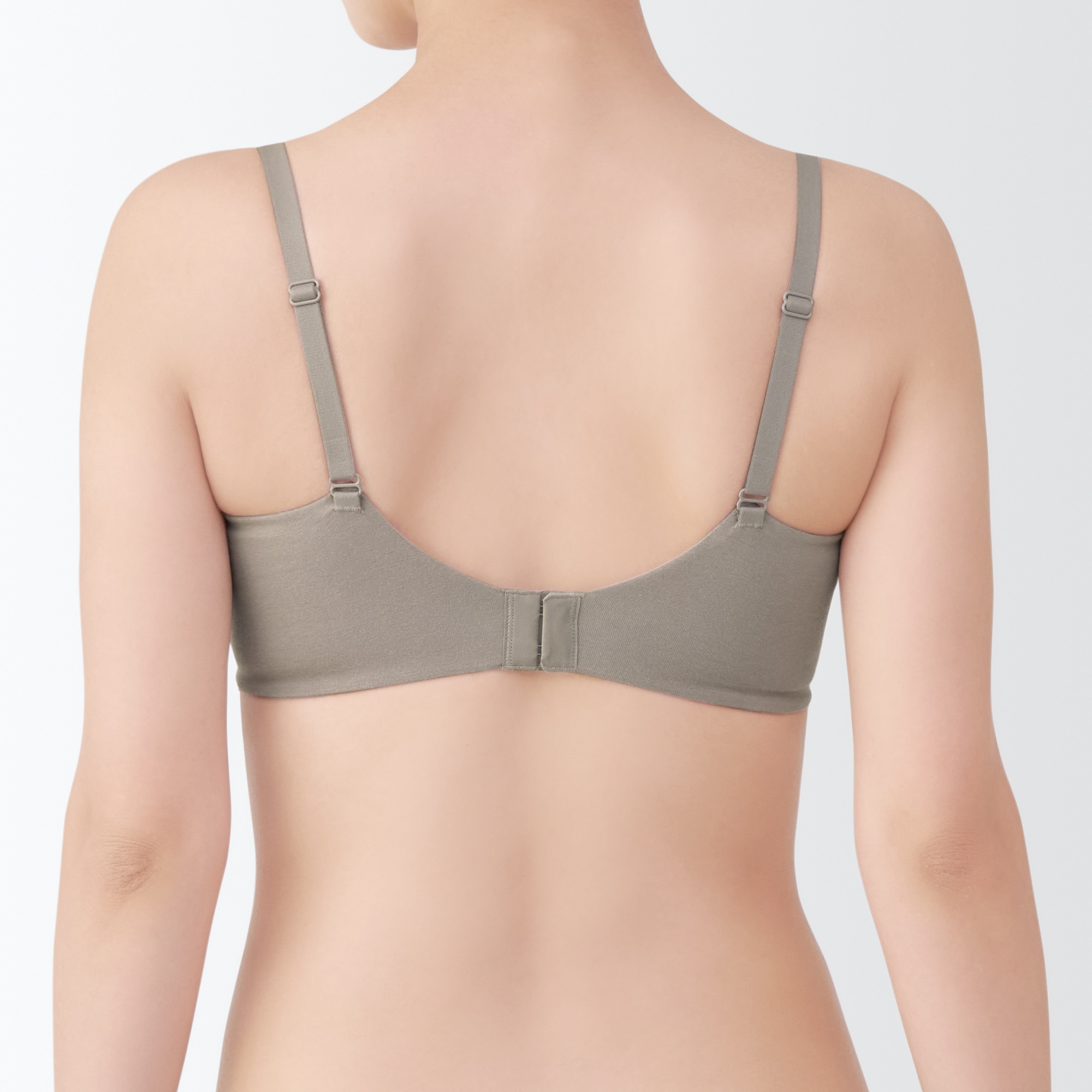 婦人　ノンワイヤー胸の形を整えるブラジャー　プラスサイズ