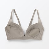 婦人　ノンワイヤー胸の形を整えるブラジャー　プラスサイズ