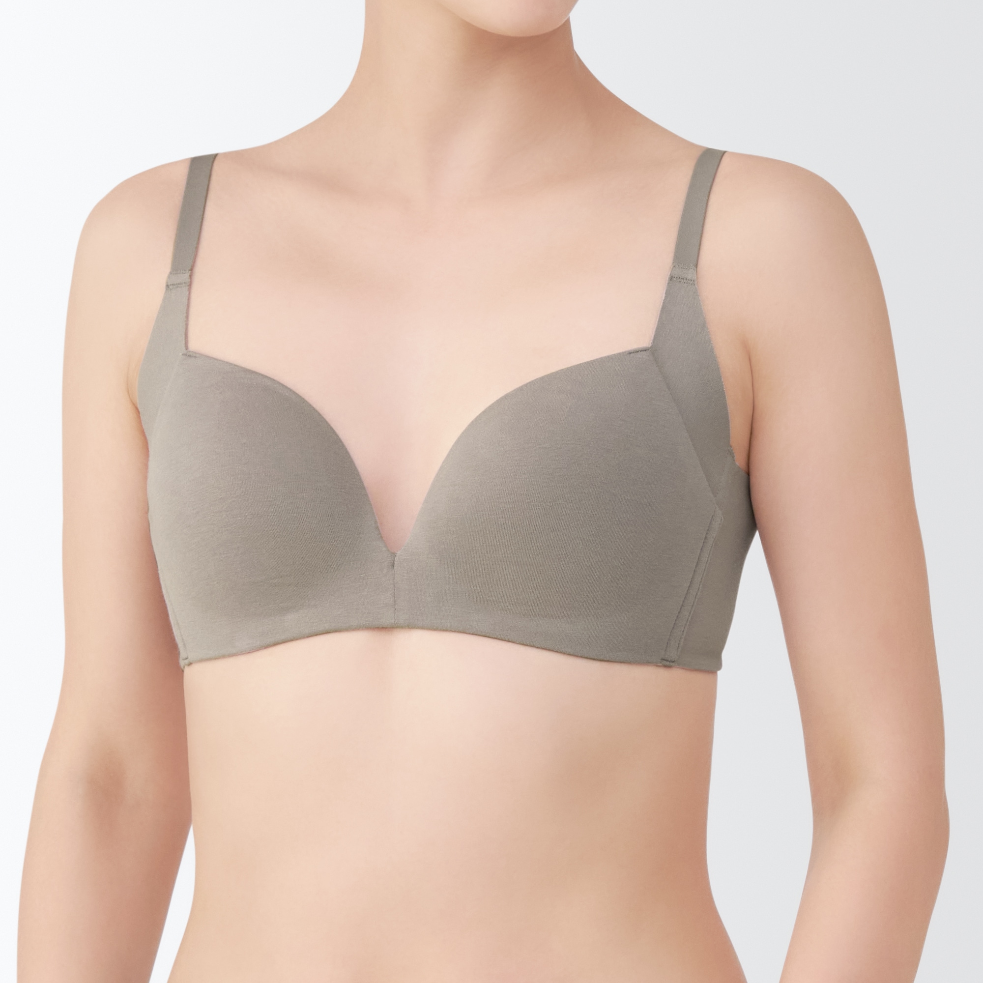 婦人　ノンワイヤー胸の形を整えるブラジャー　プラスサイズ