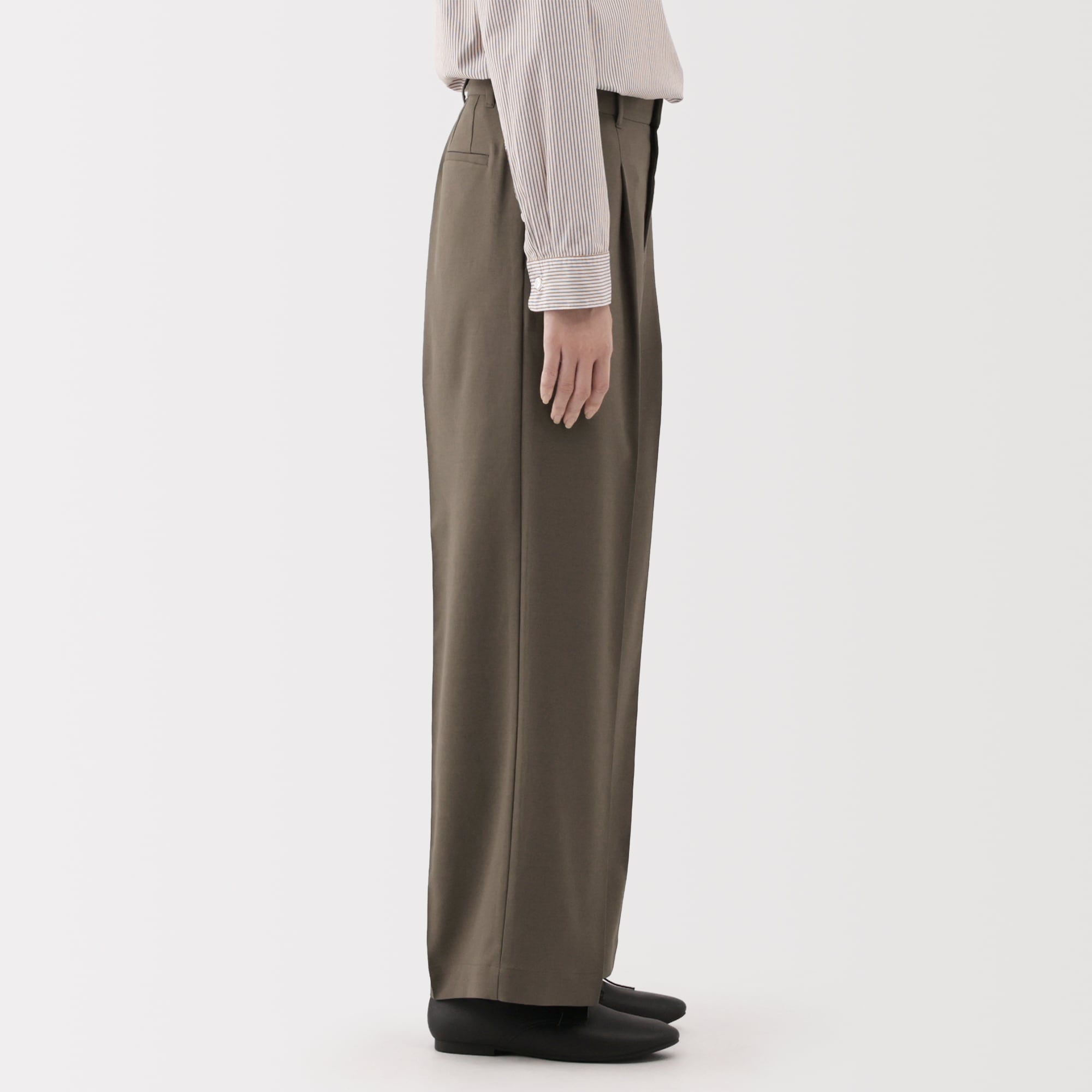 婦人　撥水ストレッチ　タックストレートパンツ