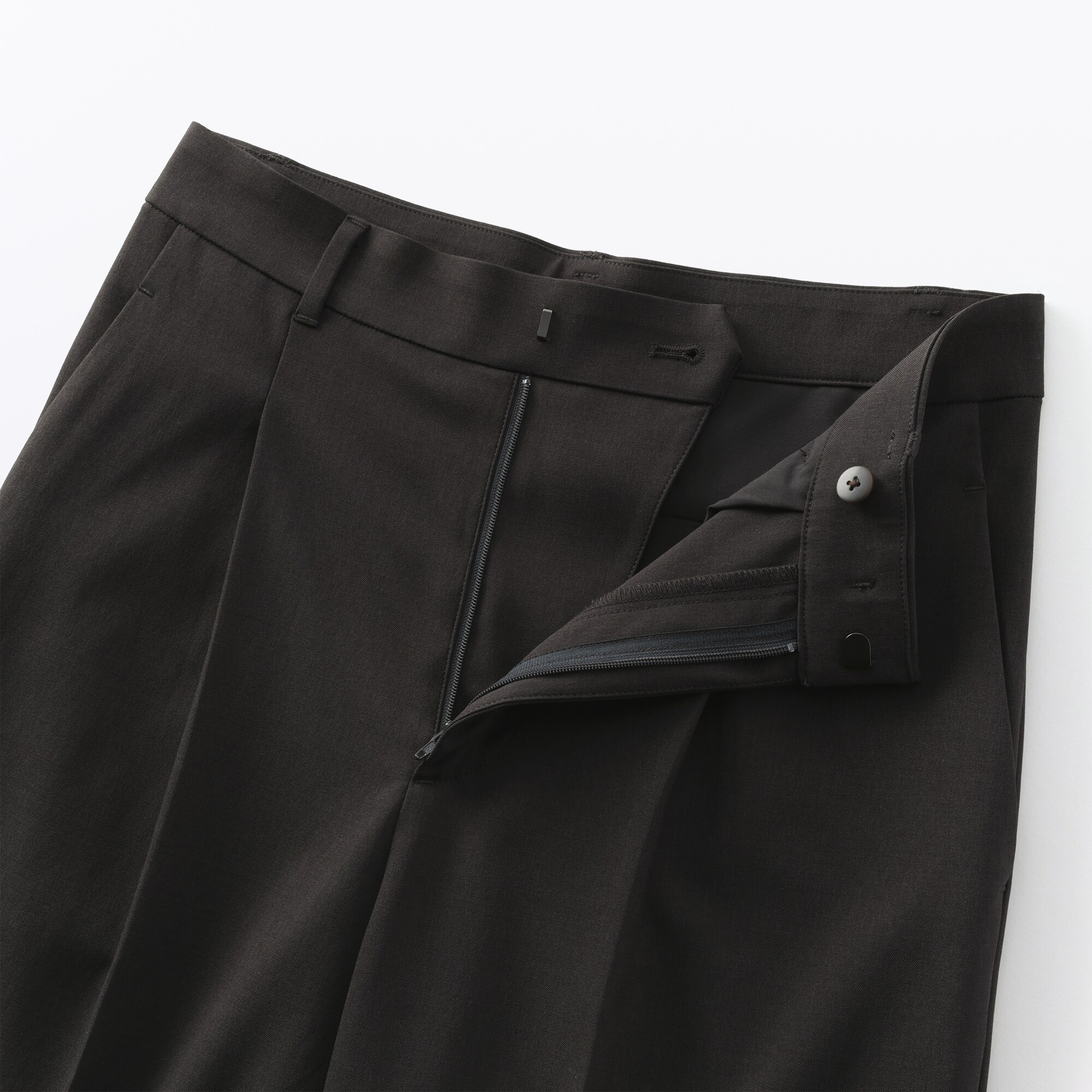 婦人　撥水ストレッチ　タックストレートパンツ