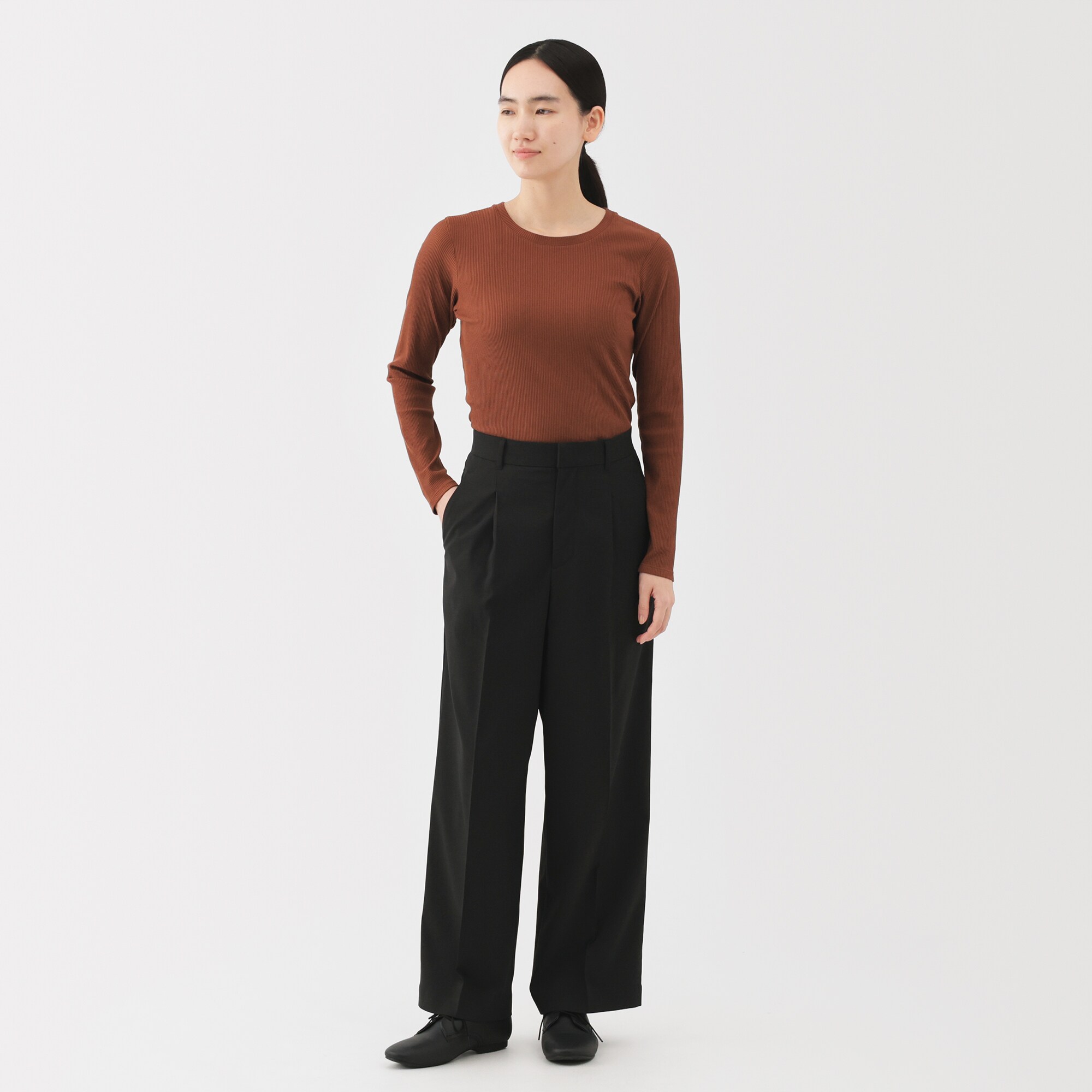 婦人　撥水ストレッチ　タックストレートパンツ