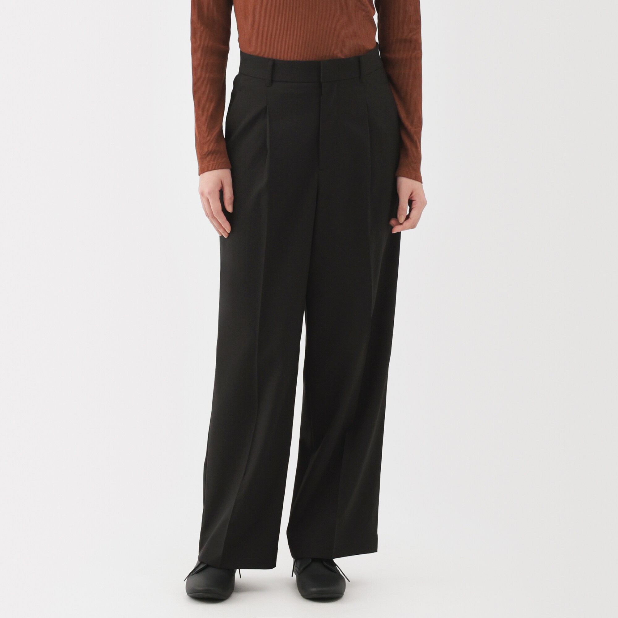 婦人　撥水ストレッチ　タックストレートパンツ