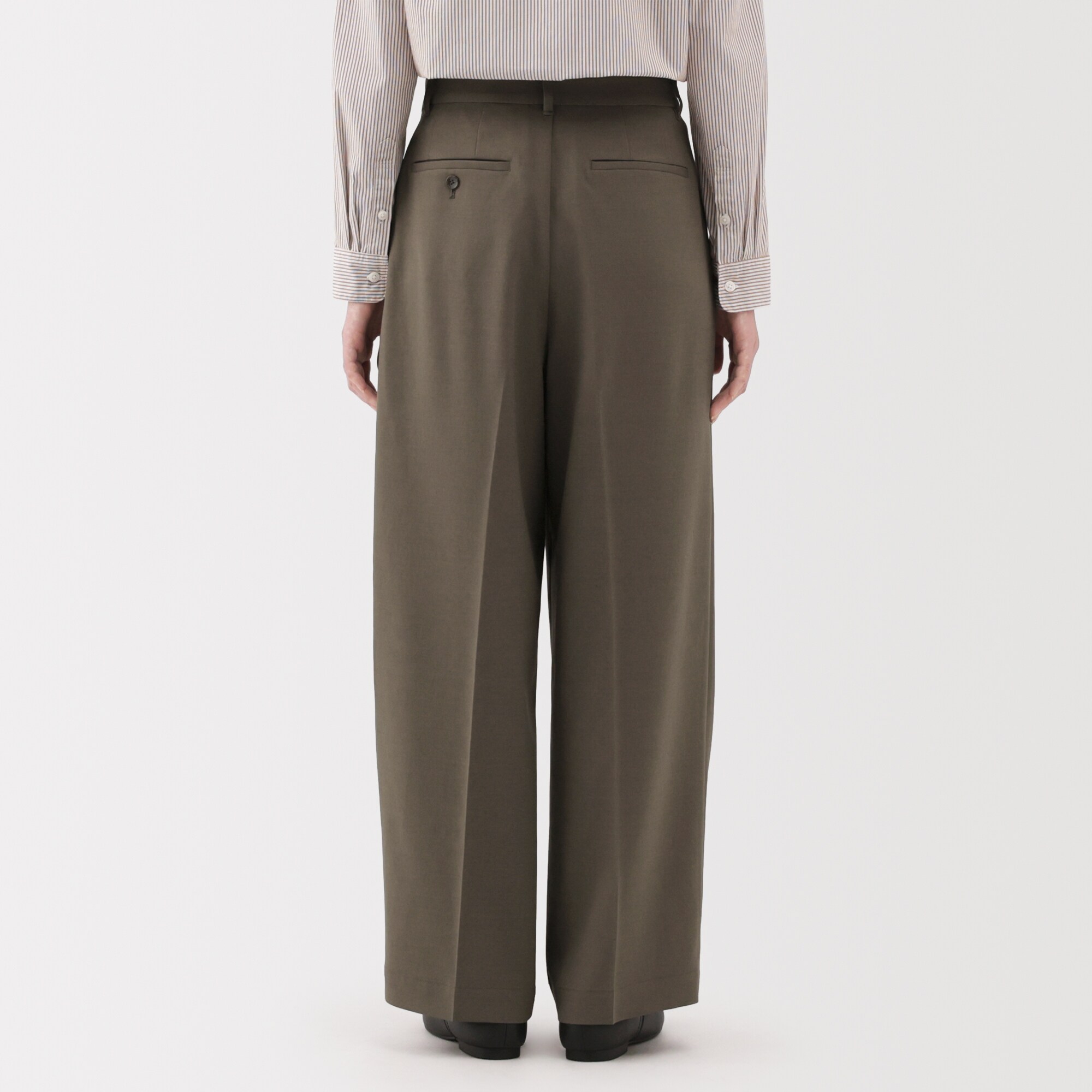 婦人　撥水ストレッチ　タックストレートパンツ