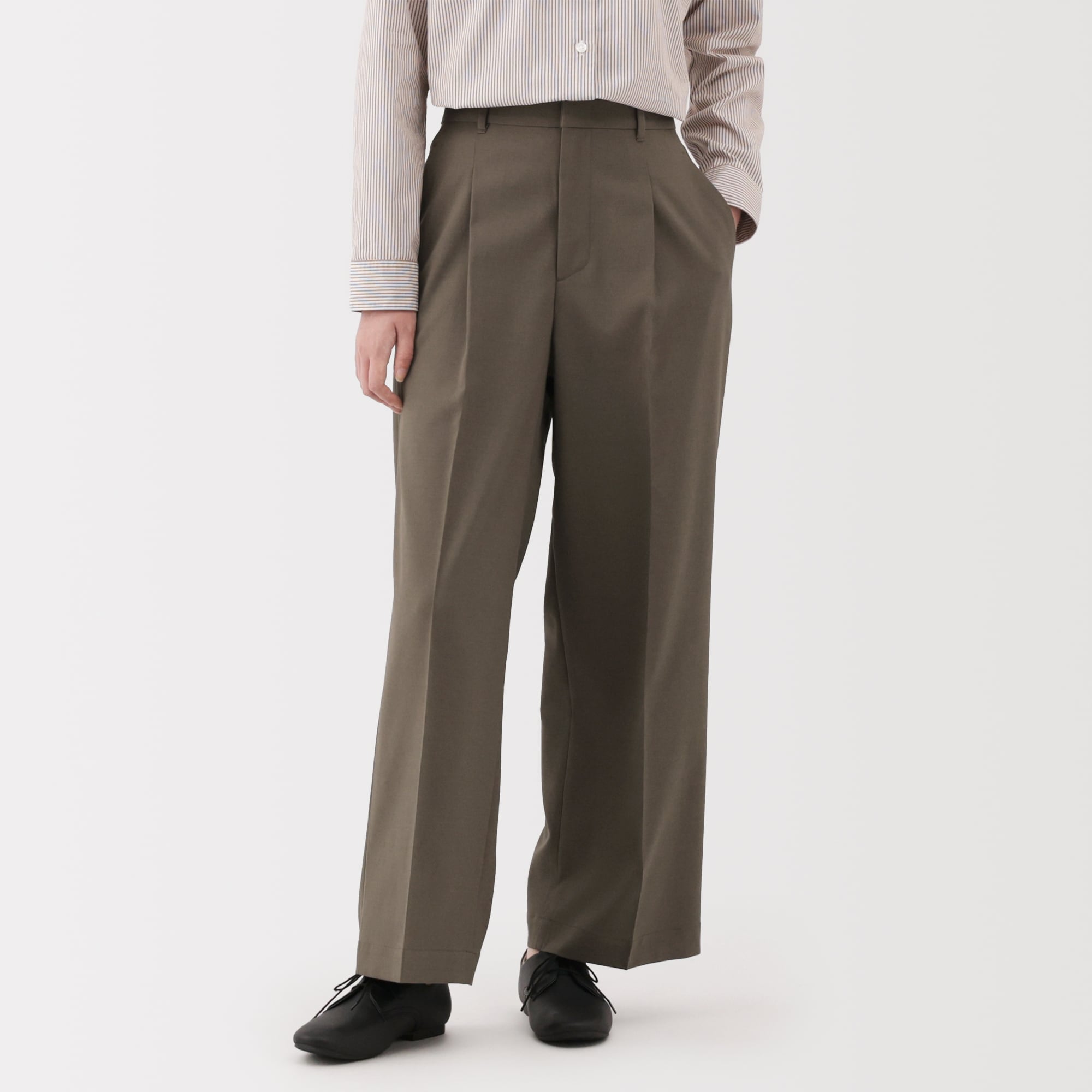 婦人　撥水ストレッチ　タックストレートパンツ