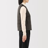 婦人　軽量ダウンポケッタブルノーカラーベスト