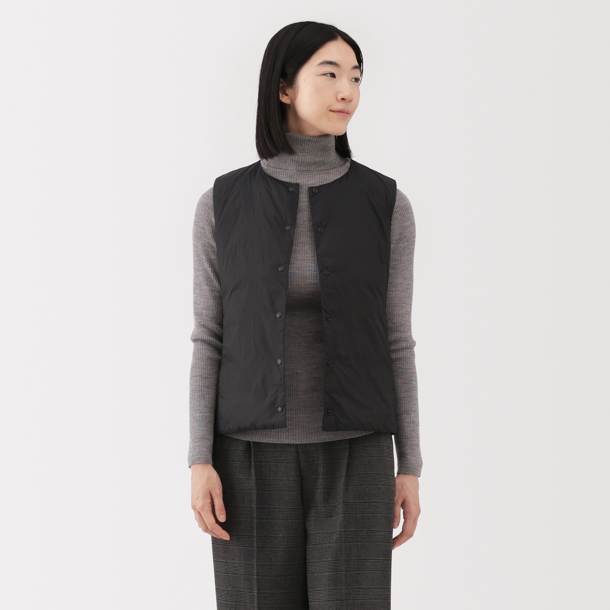 婦人　軽量ダウンポケッタブルノーカラーベスト