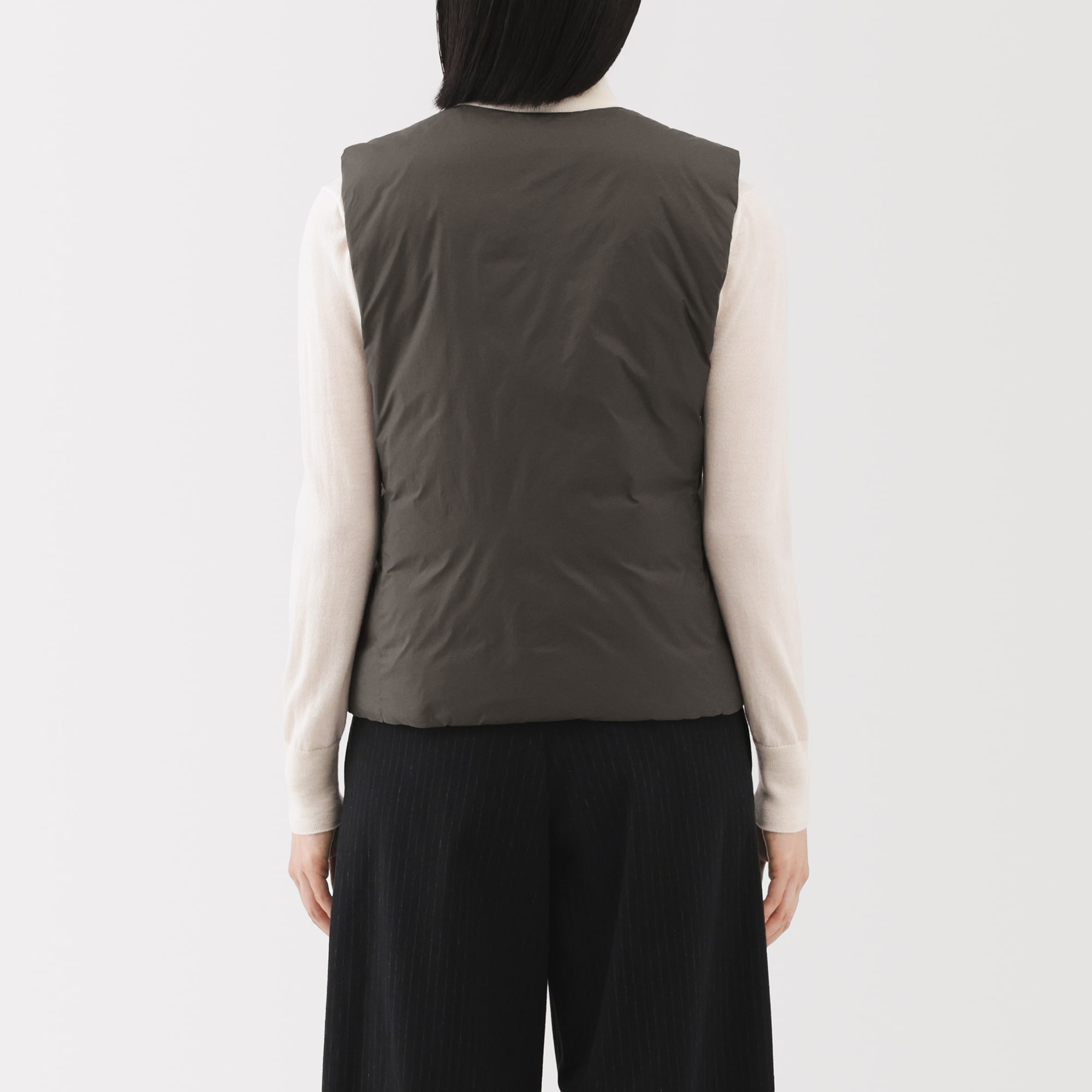 婦人　軽量ダウンポケッタブルノーカラーベスト