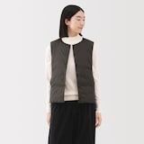 婦人　軽量ダウンポケッタブルノーカラーベスト