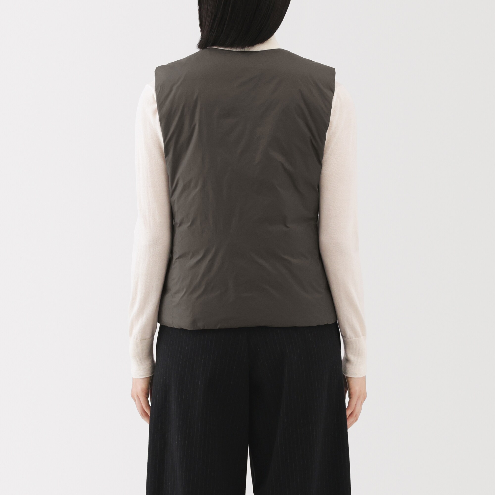 婦人　軽量ダウンポケッタブルノーカラーベスト