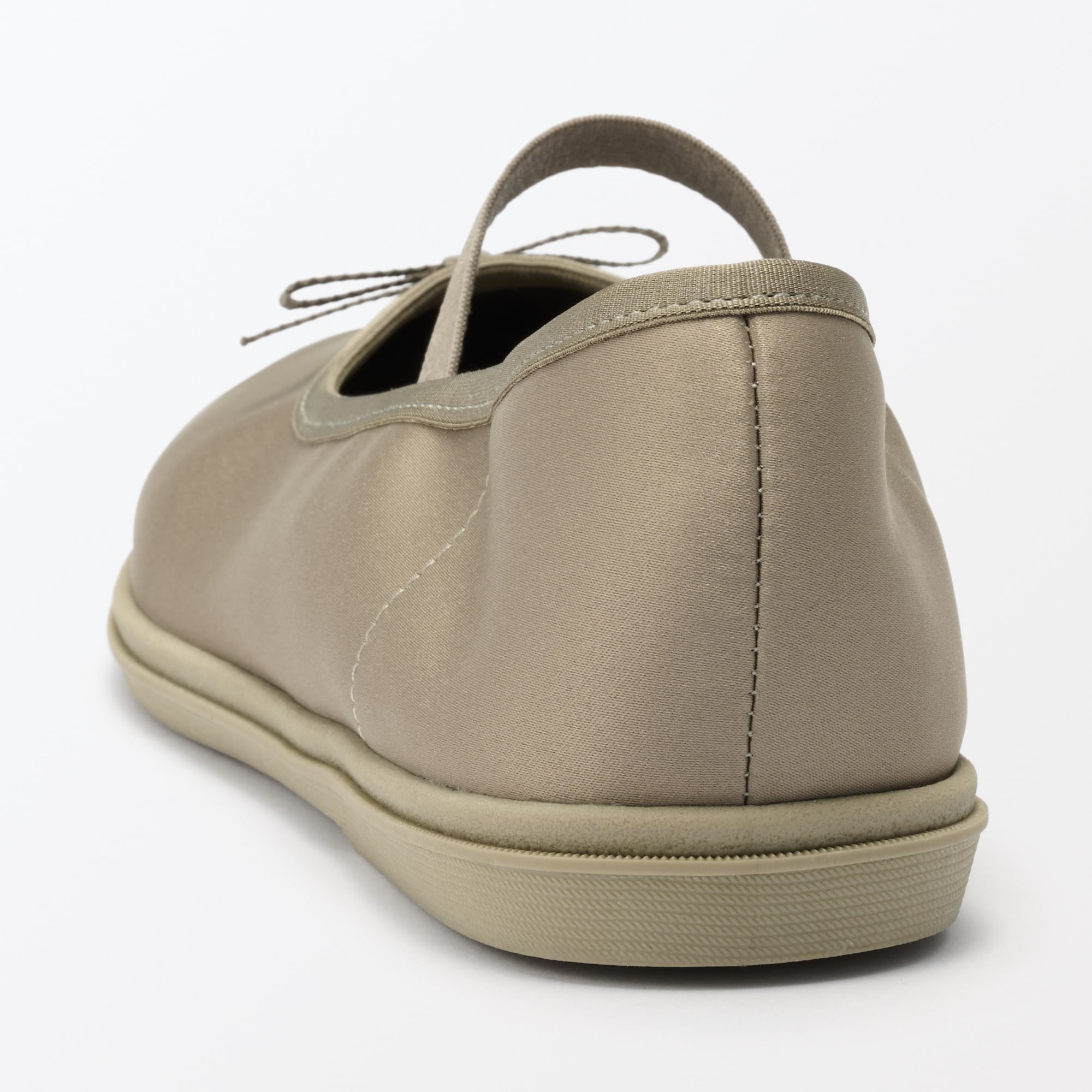 婦人　柔らかい中敷を使用した　撥水ストラップリボンフラットシューズ