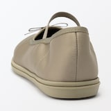 婦人　柔らかい中敷を使用した　撥水ストラップリボンフラットシューズ