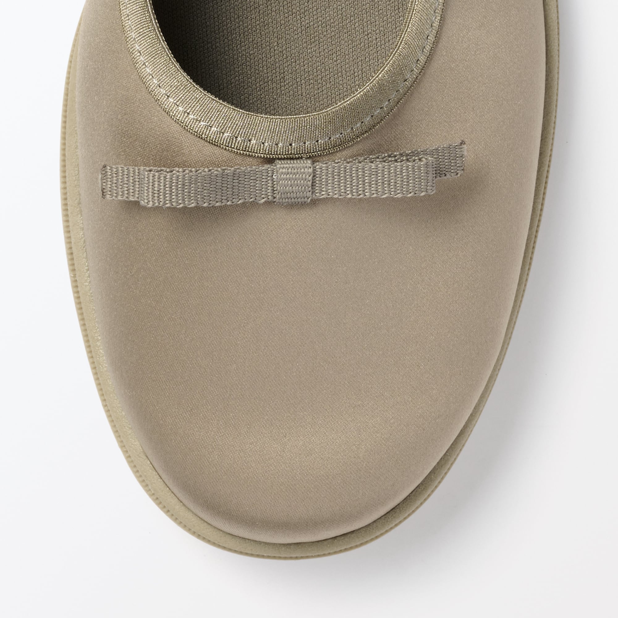 婦人　柔らかい中敷を使用した　撥水ストラップリボンフラットシューズ