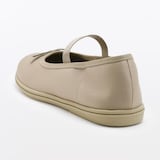 婦人　柔らかい中敷を使用した　撥水ストラップリボンフラットシューズ