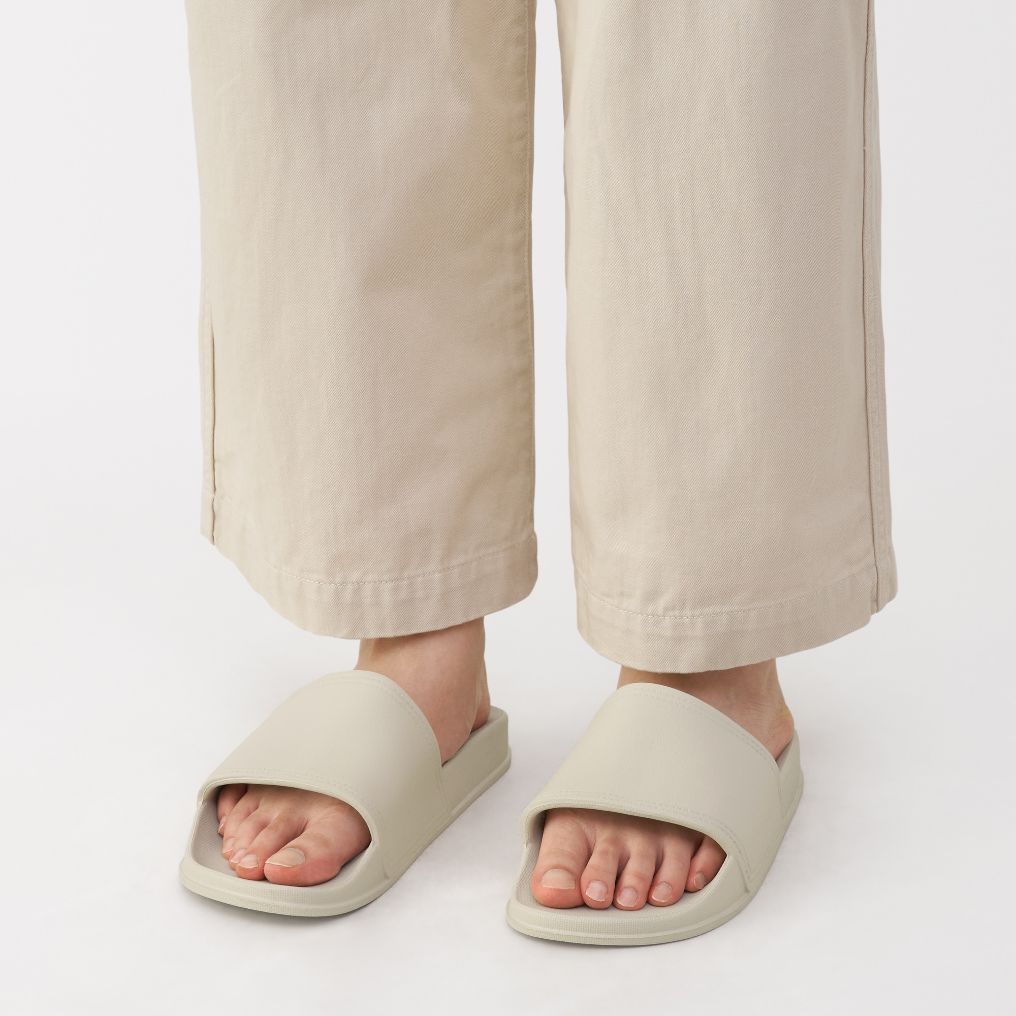 一体成型　足なりサンダル