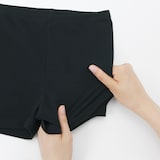 キッズ　ストレッチ天竺編み　スカートの下に履く　オーバーパンツ（一分丈レギンス）