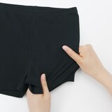 キッズ　ストレッチ天竺編み　スカートの下に履く　オーバーパンツ（一分丈レギンス）