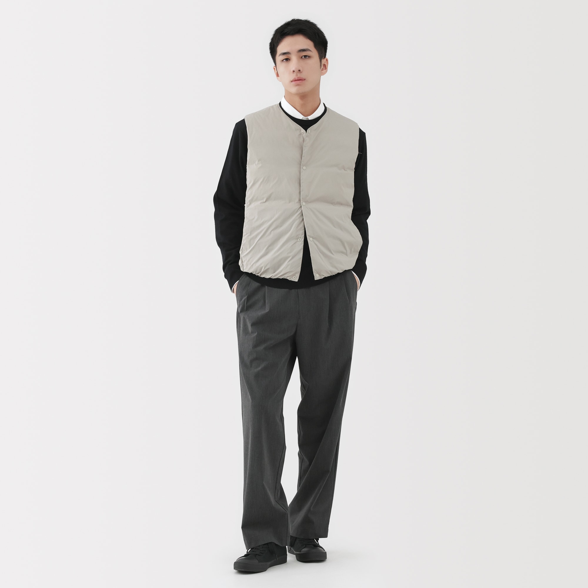 紳士　軽量ダウンポケッタブルノーカラーベスト