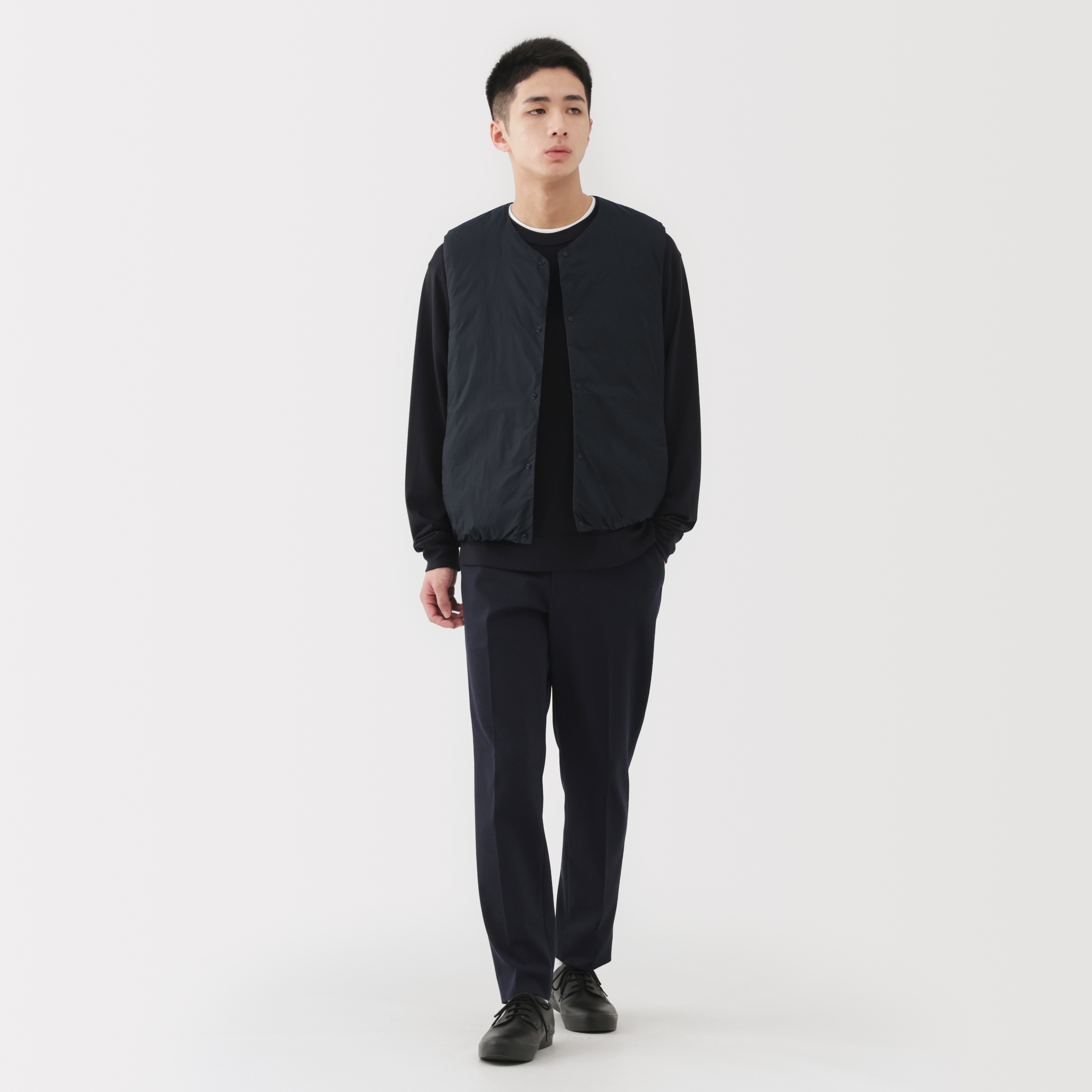 紳士　軽量ダウンポケッタブルノーカラーベスト