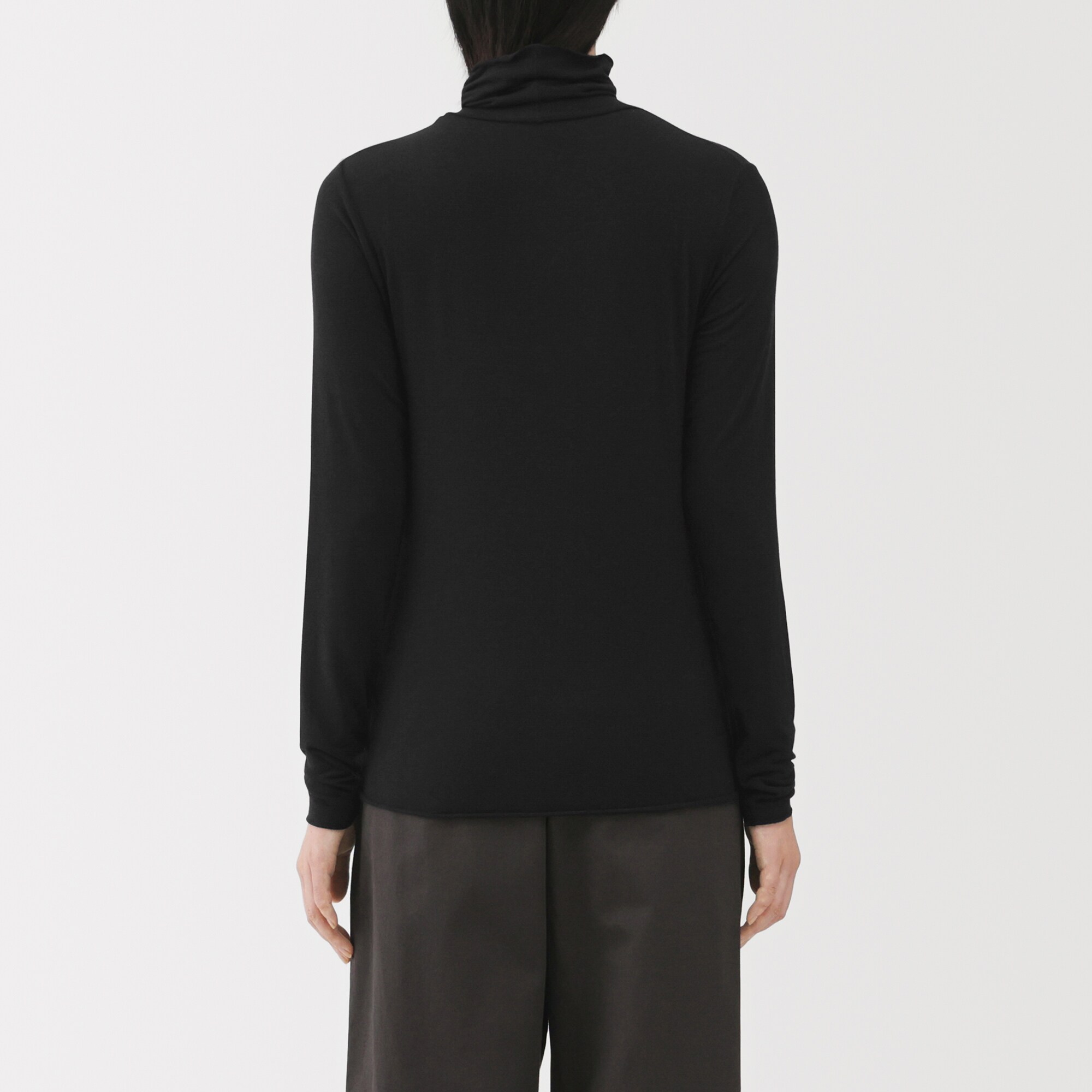 婦人　シアータートルネック長袖Ｔシャツ