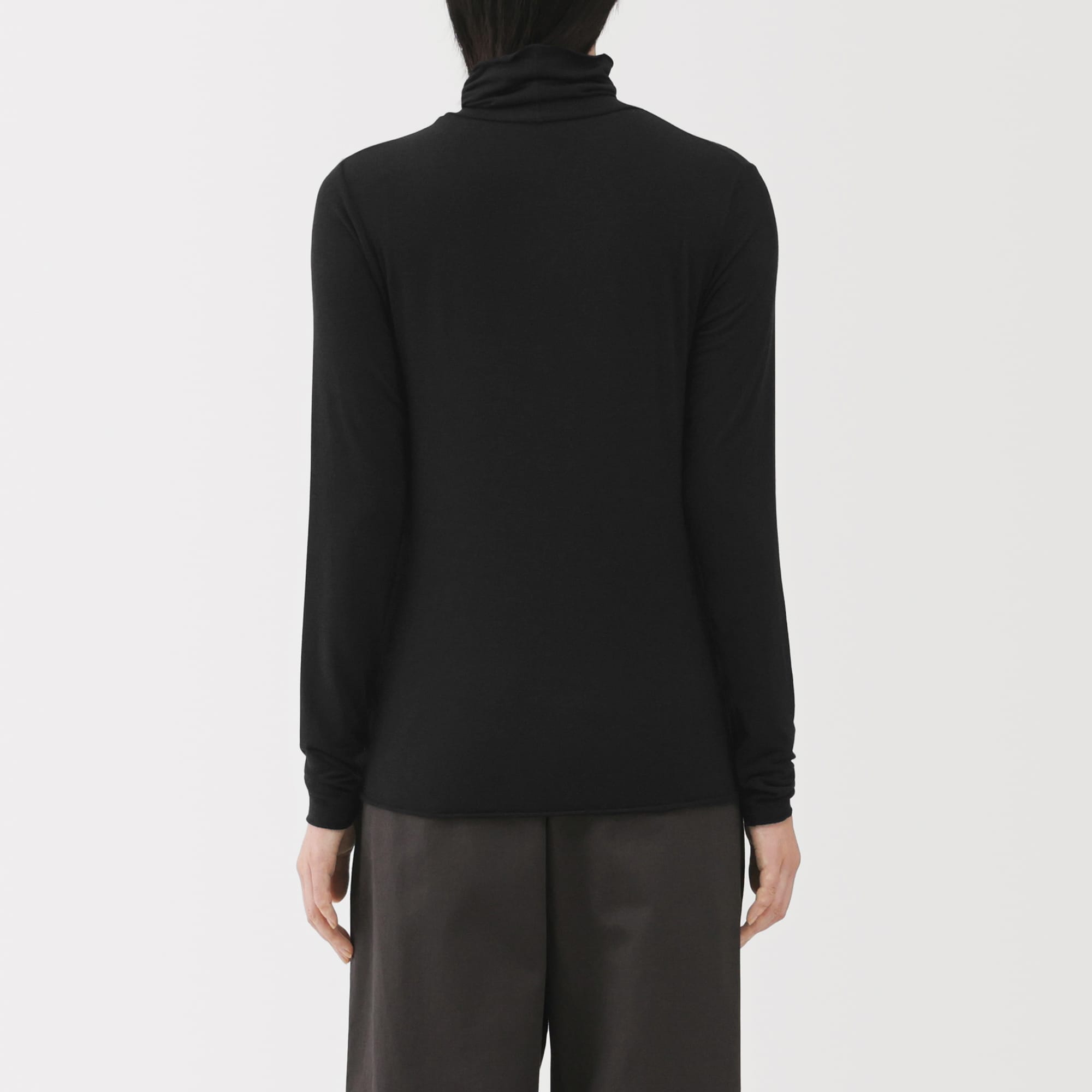 婦人　シアータートルネック長袖Ｔシャツ