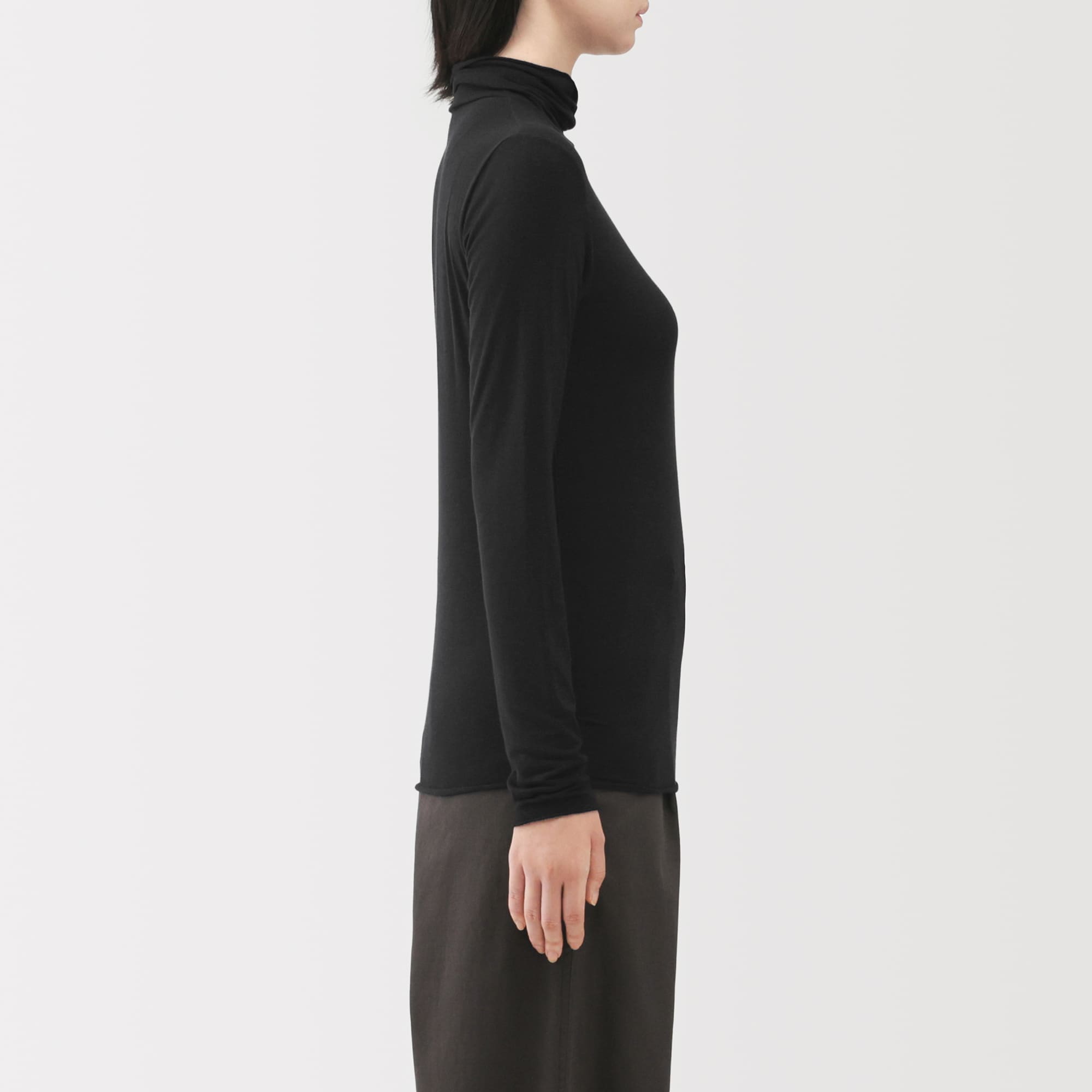 婦人　シアータートルネック長袖Ｔシャツ