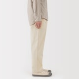 紳士　洗いざらしデニムイージーパンツ　生成