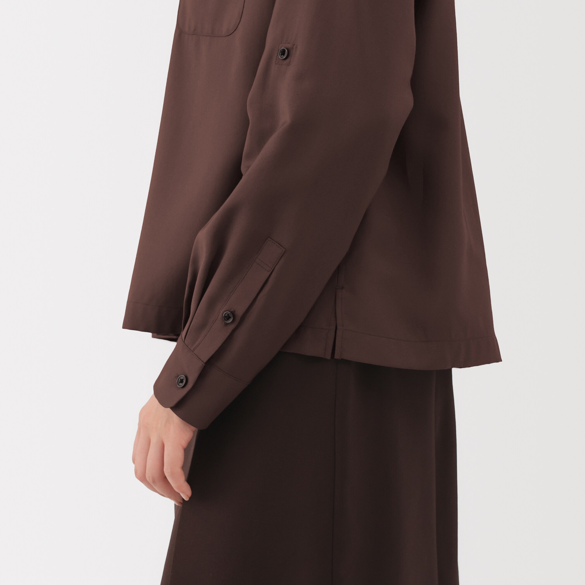 婦人　植物由来の素材を使ったリラックスフィットシャツ