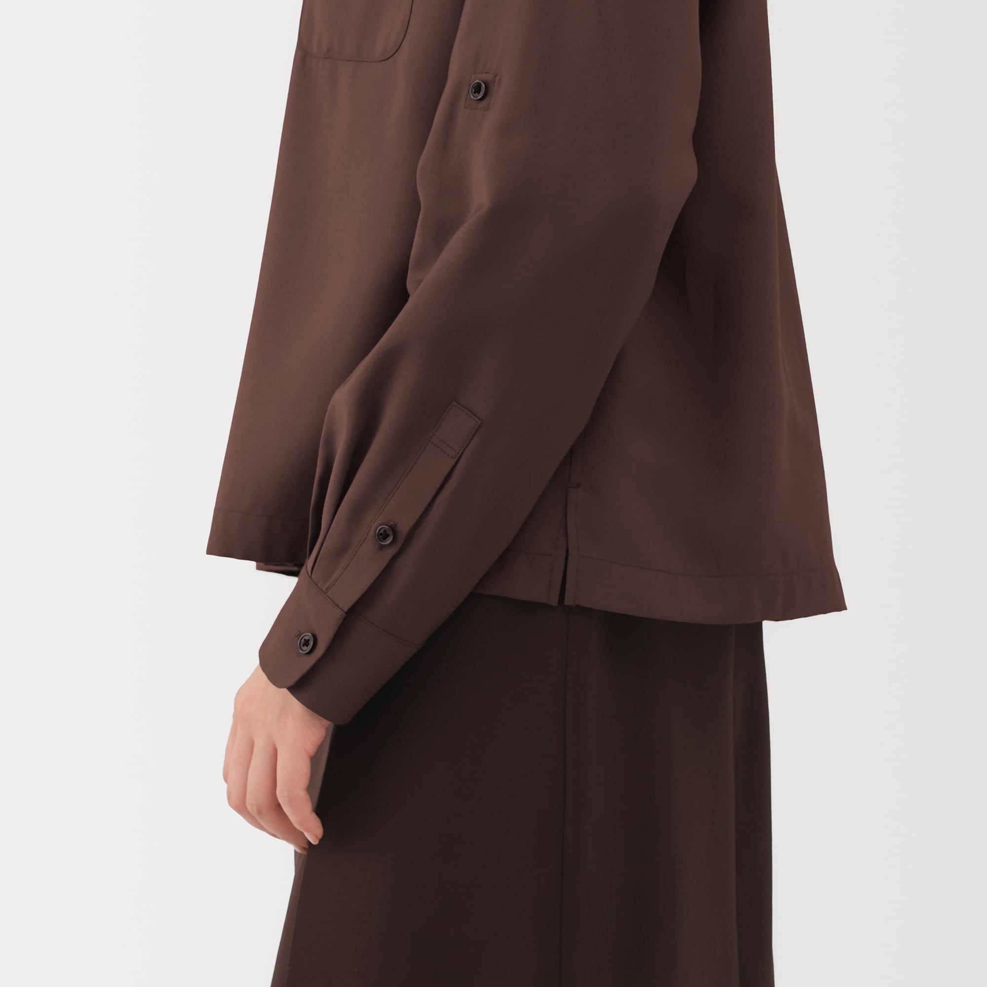 婦人　植物由来の素材を使ったリラックスフィットシャツ