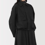 婦人　ユニフォーム素材で作ったショートブルゾン