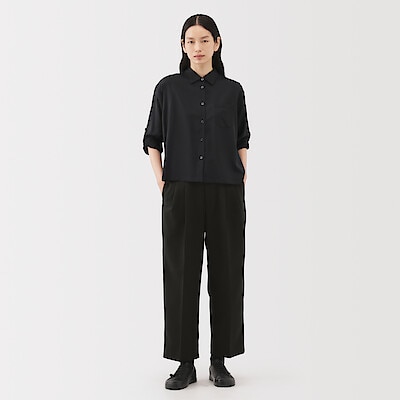 婦人　ユニフォーム素材で作ったタックワイドパンツ（９分丈）
