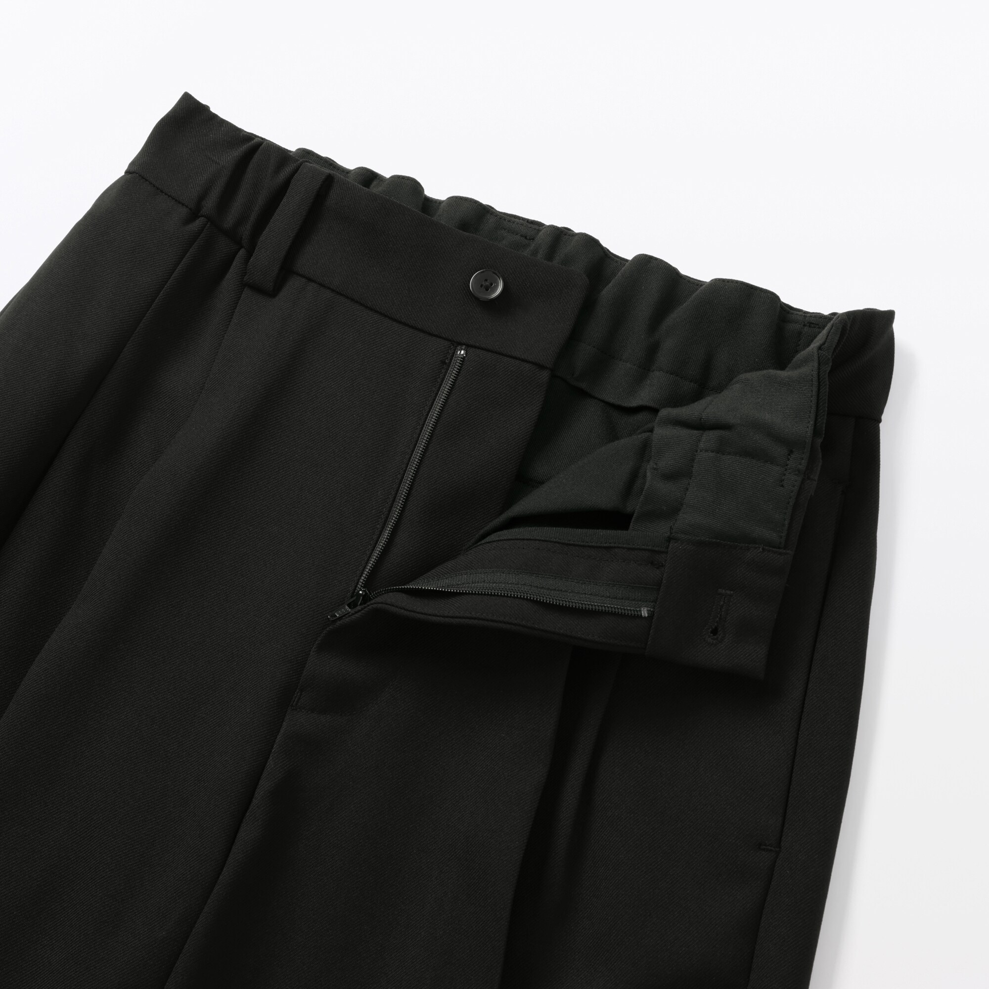 婦人　ユニフォーム素材で作ったタックワイドパンツ（９分丈）