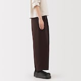 婦人　ユニフォーム素材で作ったタックワイドパンツ（９分丈）