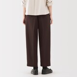 婦人　ユニフォーム素材で作ったタックワイドパンツ（９分丈）