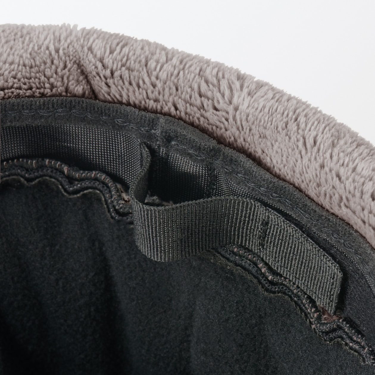 吸湿発熱中わた表面撥水耳当て付き　キャップ