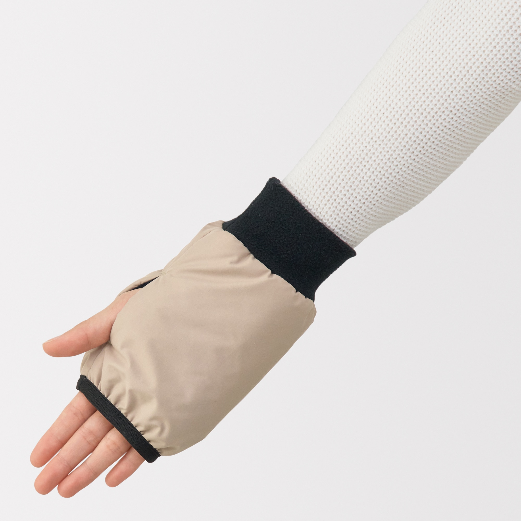 吸湿発熱中わた　表面撥水　ハンドウォーマー