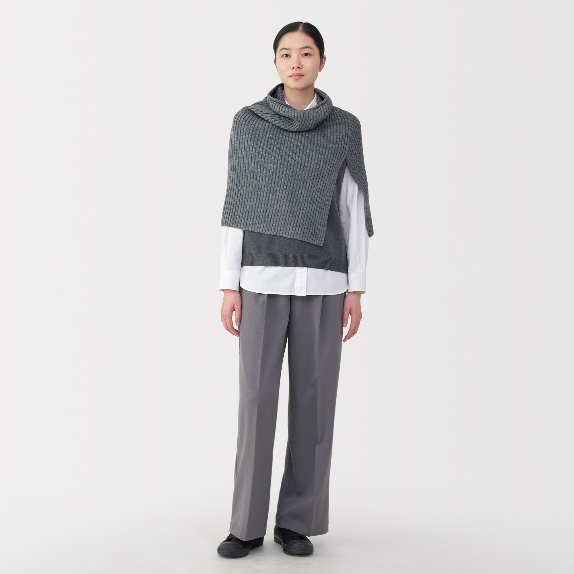 首のチクチクを抑えたメリノウール混　ポンチョ