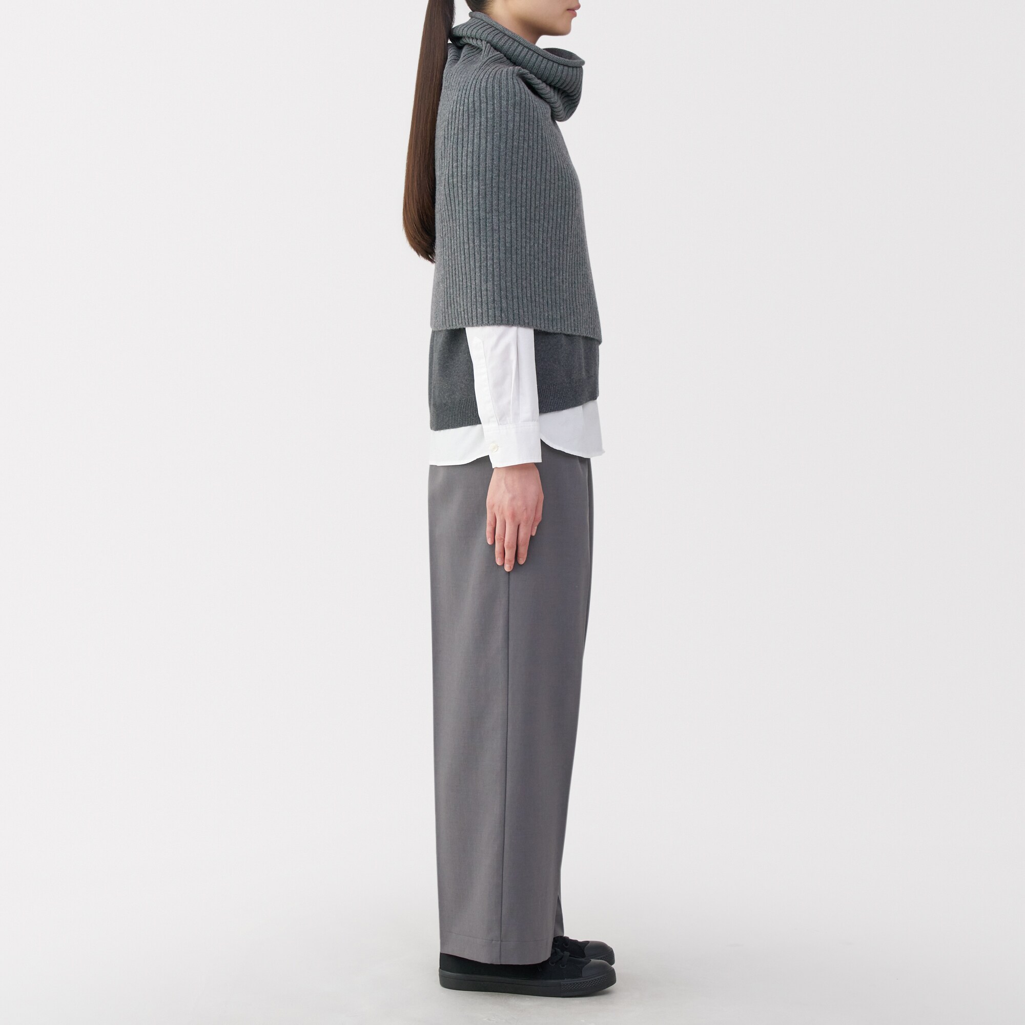 首のチクチクを抑えたメリノウール混　ポンチョ