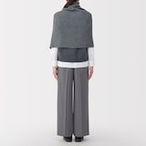 首のチクチクを抑えたメリノウール混　ポンチョ