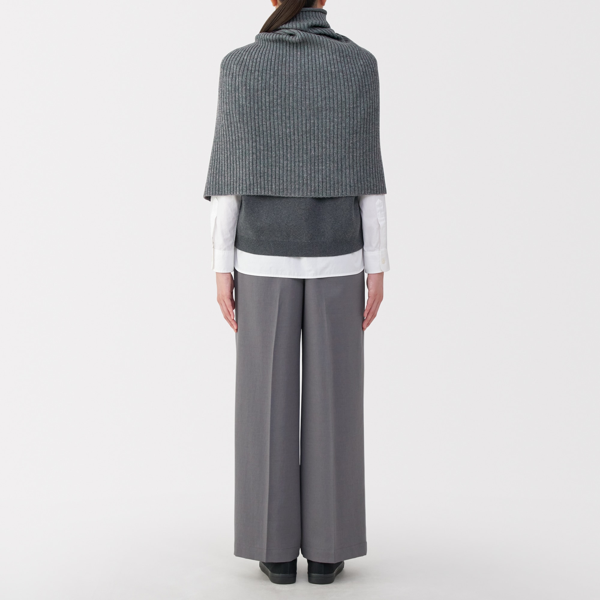 首のチクチクを抑えたメリノウール混　ポンチョ