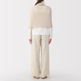 首のチクチクを抑えたメリノウール混　ポンチョ