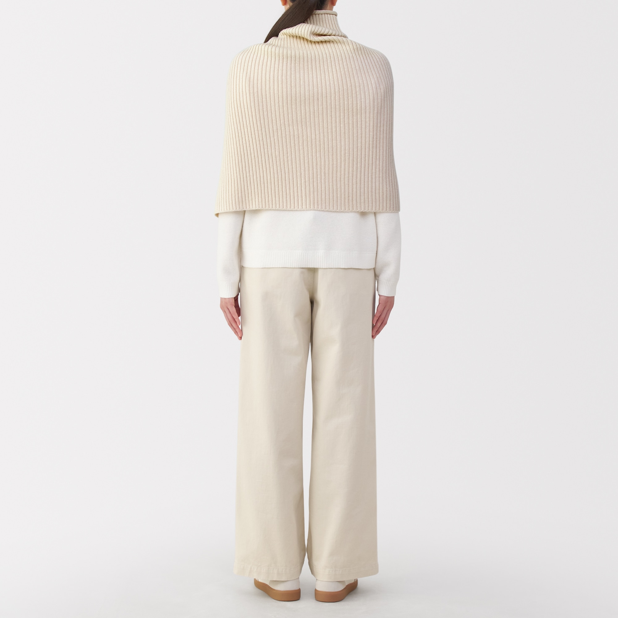 首のチクチクを抑えたメリノウール混　ポンチョ