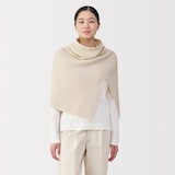 首のチクチクを抑えたメリノウール混　ポンチョ