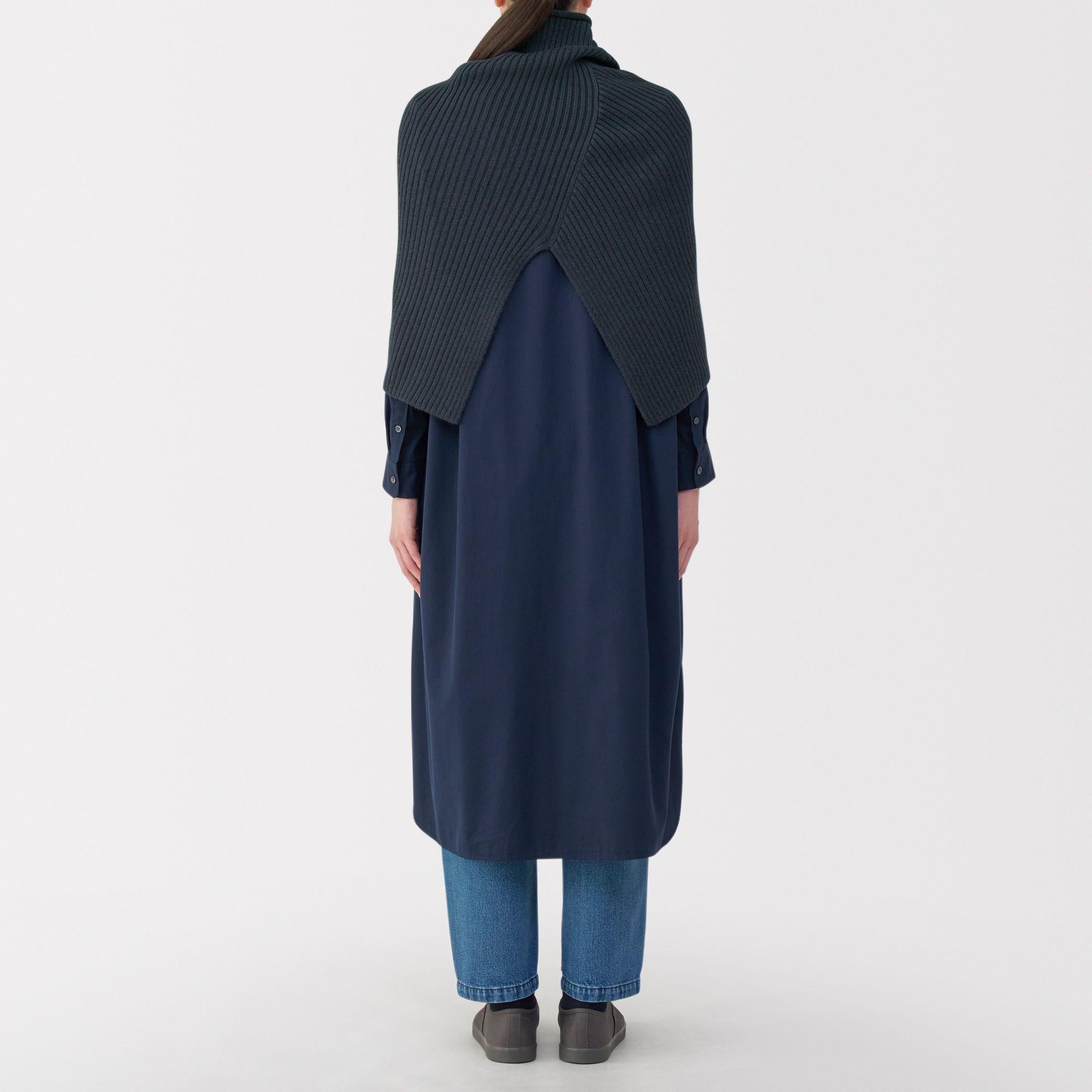 首のチクチクを抑えたメリノウール混　ポンチョ