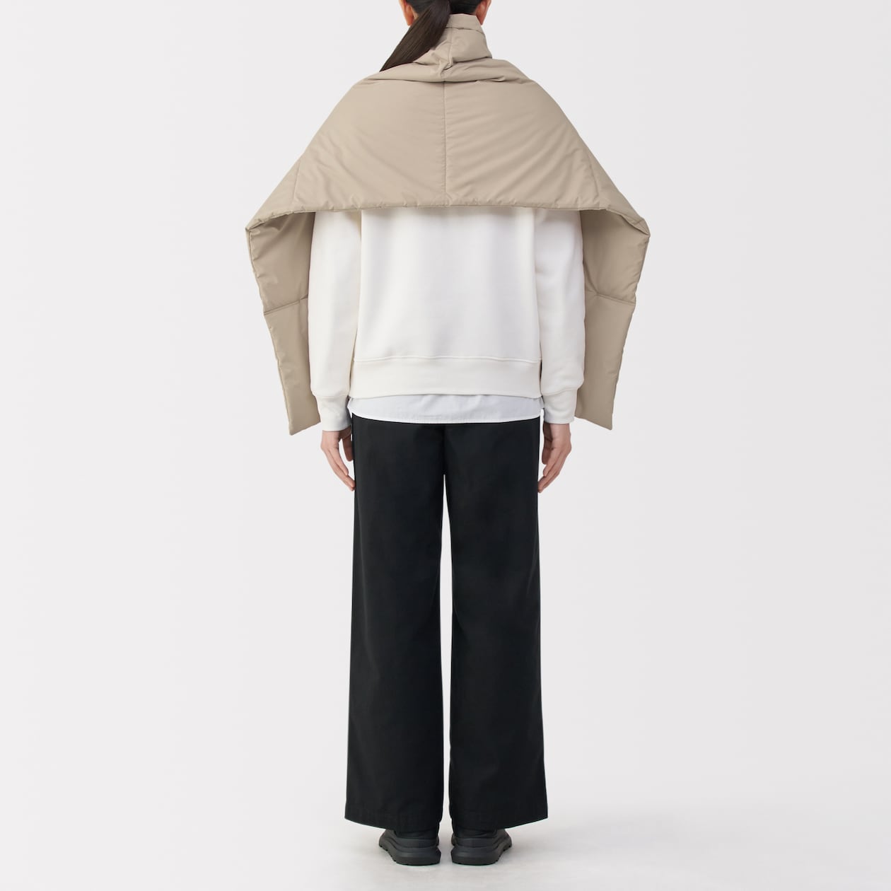 吸湿発熱中わた表面撥水パッカブル　ケープ