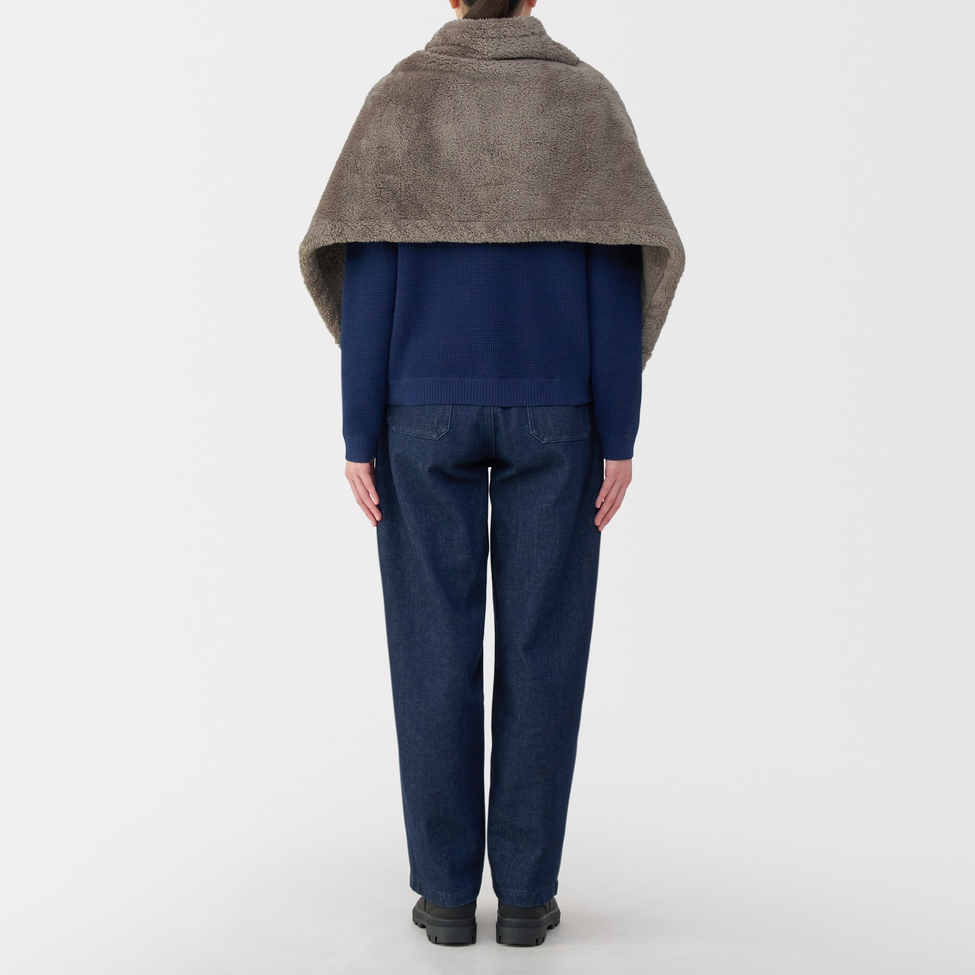 再生ポリエステルあったかボア　ケープ